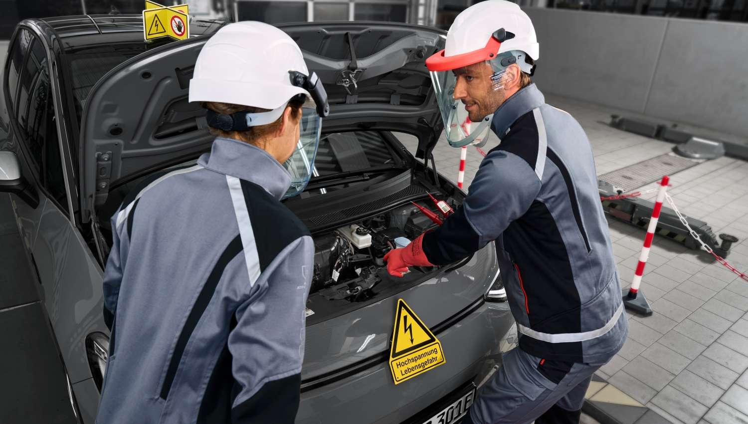 Sicheres Arbeiten am Elektrofahrzeug mit DEHN