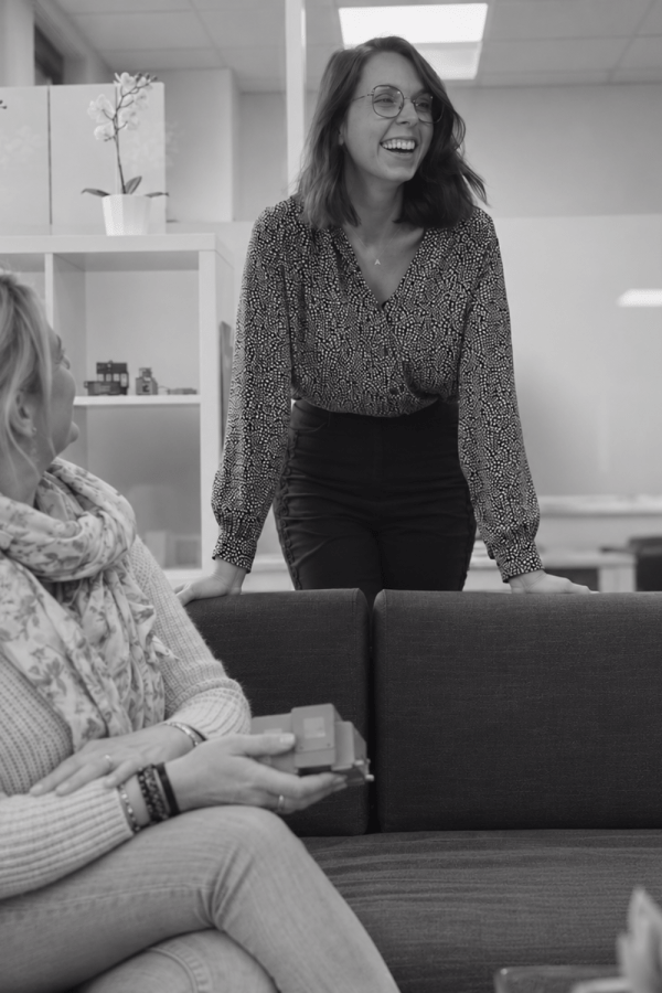 2 women smiling on a sofa