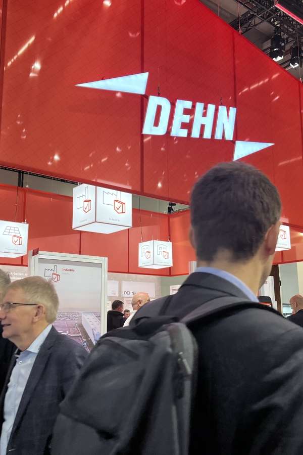 Booth event DEHN people